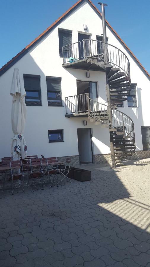 Apartments Zum Bayrisch Pub Weißenhorn Eksteriør bilde