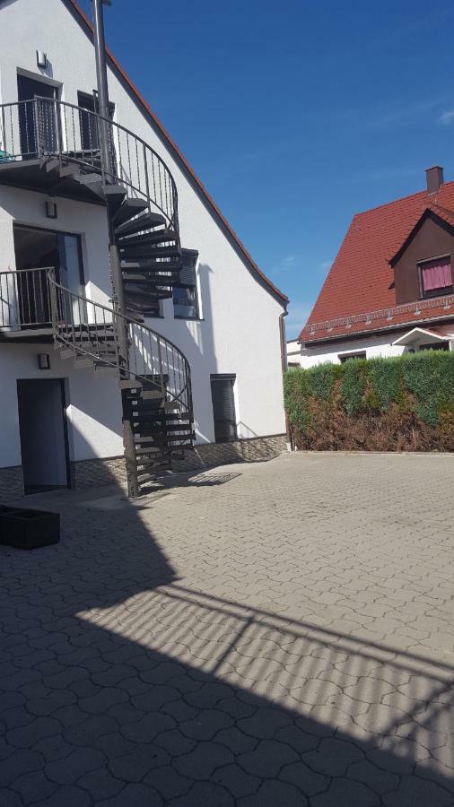 Apartments Zum Bayrisch Pub Weißenhorn Eksteriør bilde