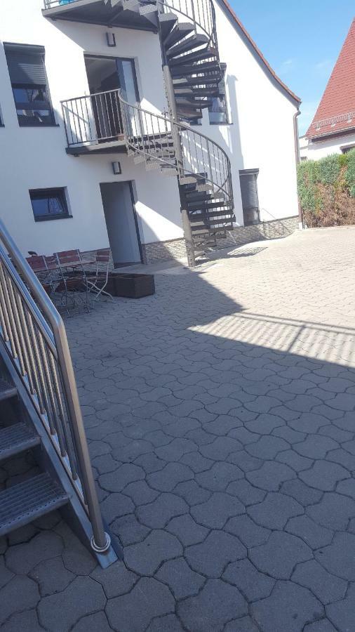 Apartments Zum Bayrisch Pub Weißenhorn Eksteriør bilde